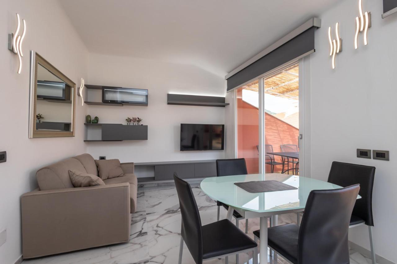 Casa Vacanza  La Rosa  Oneglia Centro Imperia Esterno foto